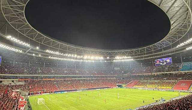 赛地聚焦——亚冠赛前热度飙升,皇家马德里防线松动,气氛紧张,资深球员宣示担当(中超球队亚冠精英赛开门红) 赛地聚焦——亚冠赛前热度飙升,皇家马德里防线松动,气氛紧张,资深球员宣示担当(中超球队亚冠精英赛开门红)