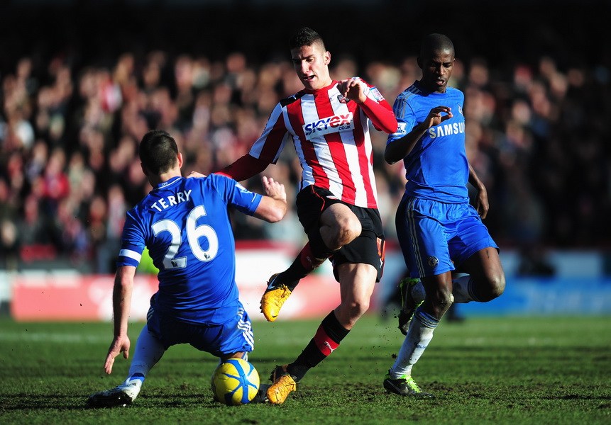 赛地聚焦——欧联今晚热度飙升，广东宏远再遭质疑，引发热议，赛季目标并未改变的简单介绍-爱游戏登录入口