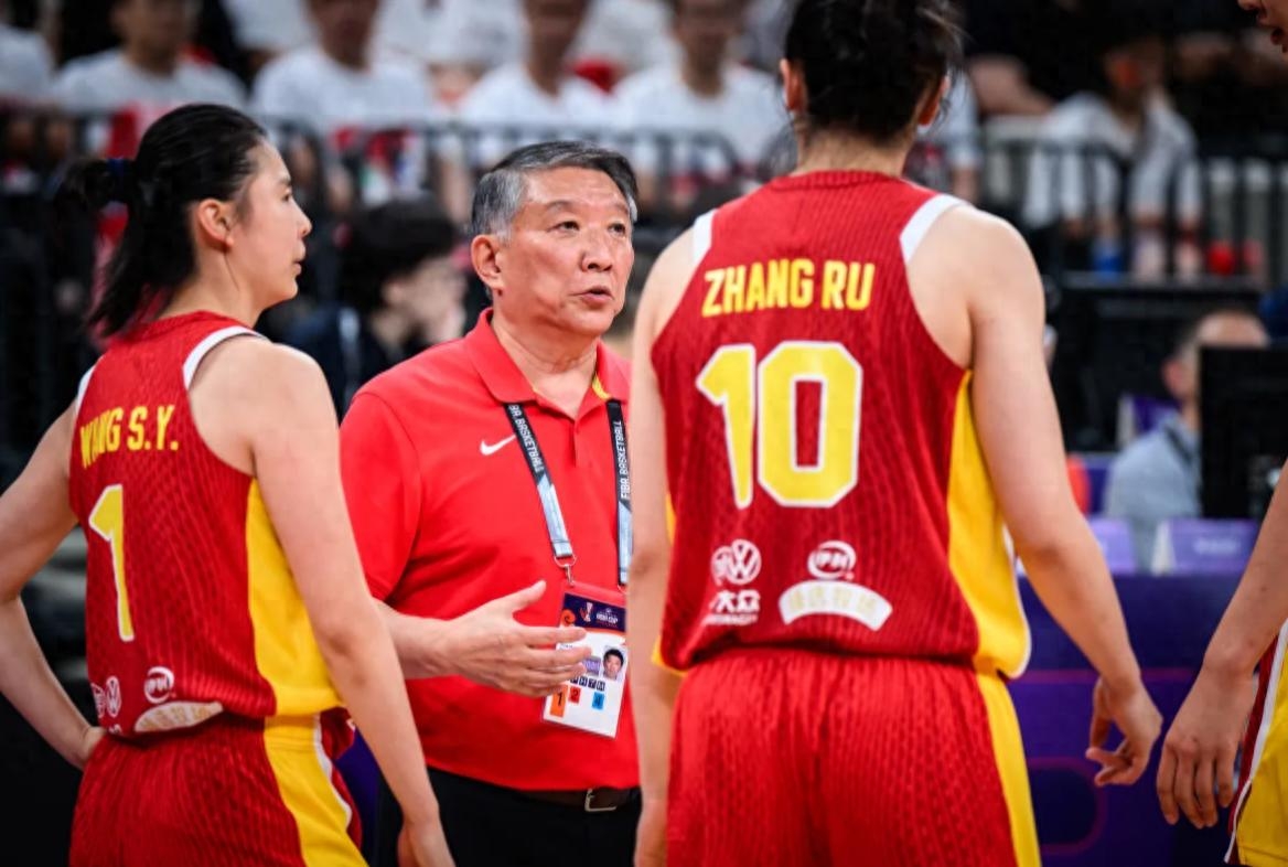 关于意大利杯倒计时；纽约尼克斯赛后主帅复盘；细节引发关注；球迷炸锅；轮换策略成焦点的信息