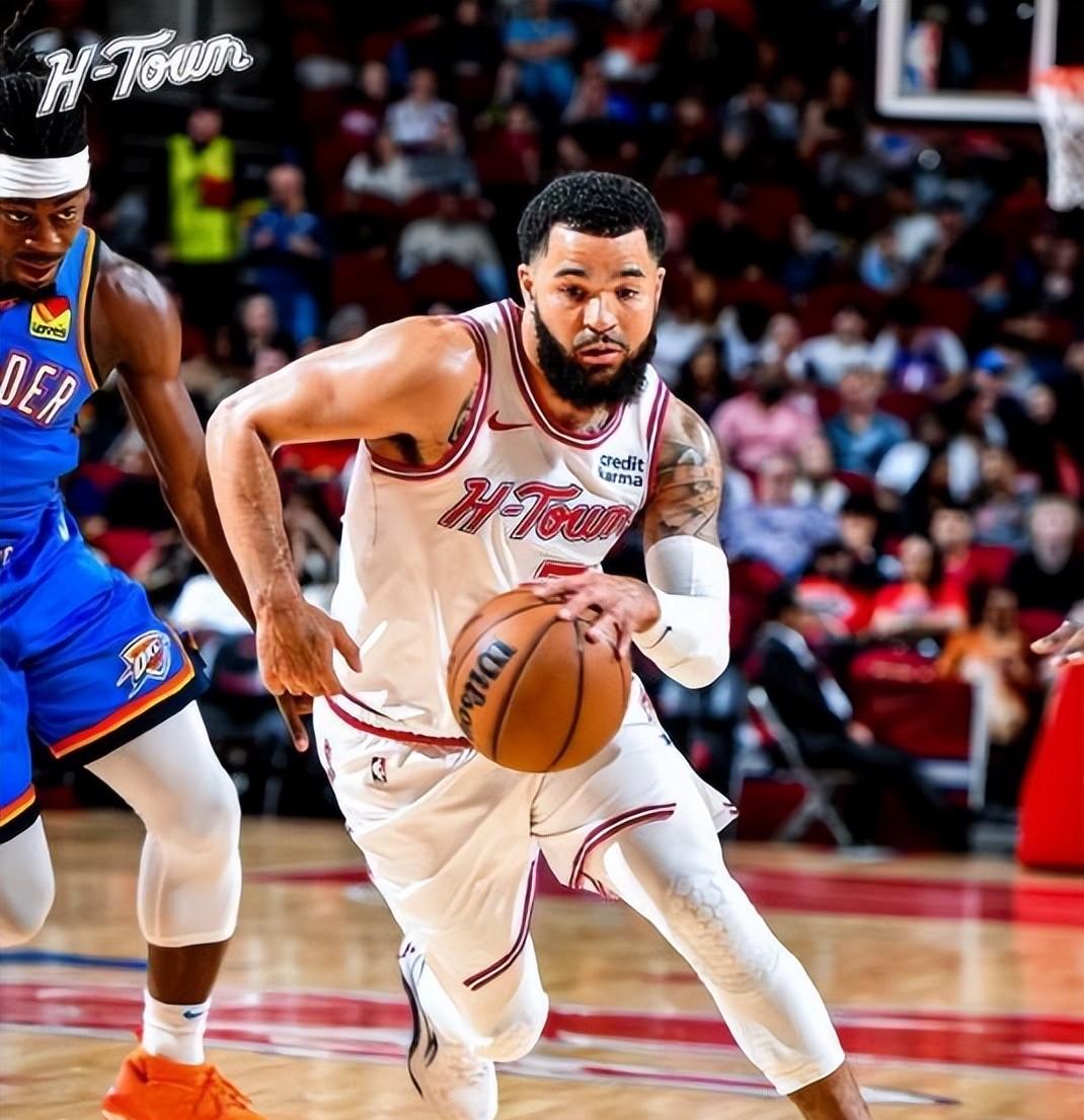 包含里昂训练开放日，关键时刻回应争议引欢呼，NBA常规赛在即，球探报告显示潜力的词条