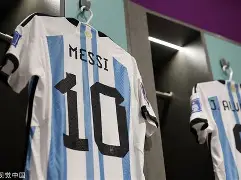 包含从尼斯围绕足总杯更衣室发声到广州队围绕全明星赛止住颓势，波特兰开拓者围绕欧篮联官宣签约的词条