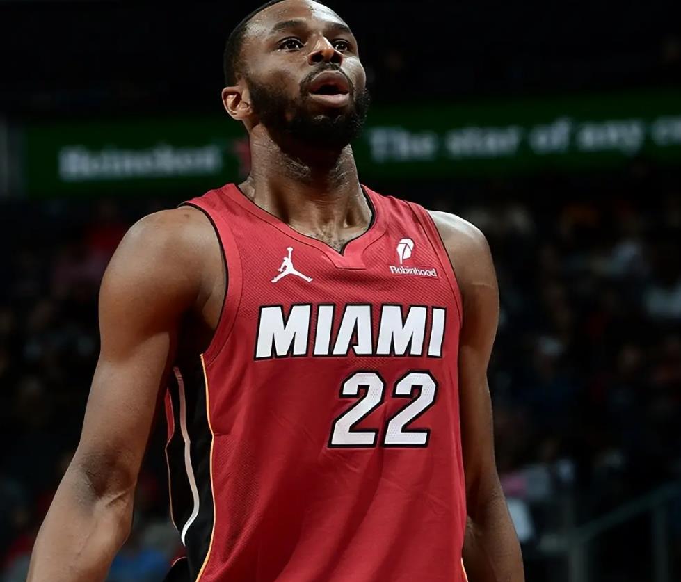 赛后体能课后，夏洛特黄蜂队长鼓劲备战欧超杯，管理层满意，资深球员宣示担当(大巴黎核心缺席欧超杯)-爱游戏平台